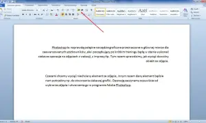 Jak zrobić akapit w Wordzie? Wskazówka z czerwonej strzałki pokazuje opcje formatowania akapitu.