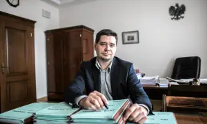 Czy adwokat niewykonujący zawodu może chodzić do sądu? Sprawdź prawdę