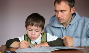 Ile dostaje rodzic za nauczanie domowe? Prawda o finansowaniu edukacji