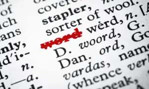 Przekreślenie tekstu skrót "word" na stronie słownika.