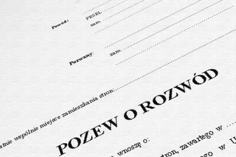 Fragment pozwu o rozwód. Widoczne pola na dane powoda, pozwanego, PESEL, adres zamieszkania oraz powód rozstania.