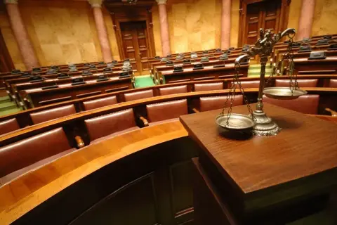 Wyłączenie jawności rozprawy – co to znaczy i jakie ma skutki?