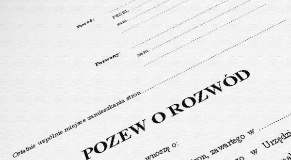 Fragment pozwu o rozwód. Widoczne pola na dane powoda, pozwanego, PESEL, adres zamieszkania oraz powód rozstania.
