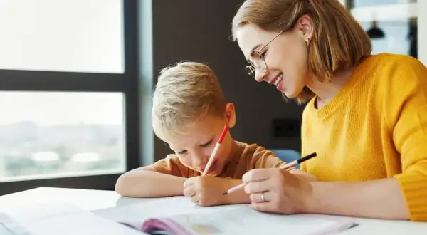 Co to nauczanie domowe? Odkryj jego zalety i wyzwania w edukacji