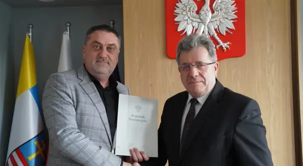 Kto powołuje kuratora oświaty? Poznaj kluczowe informacje i przepisy
