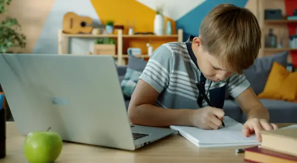 Najlepsze aplikacje do nauki języka na urządzenia Apple