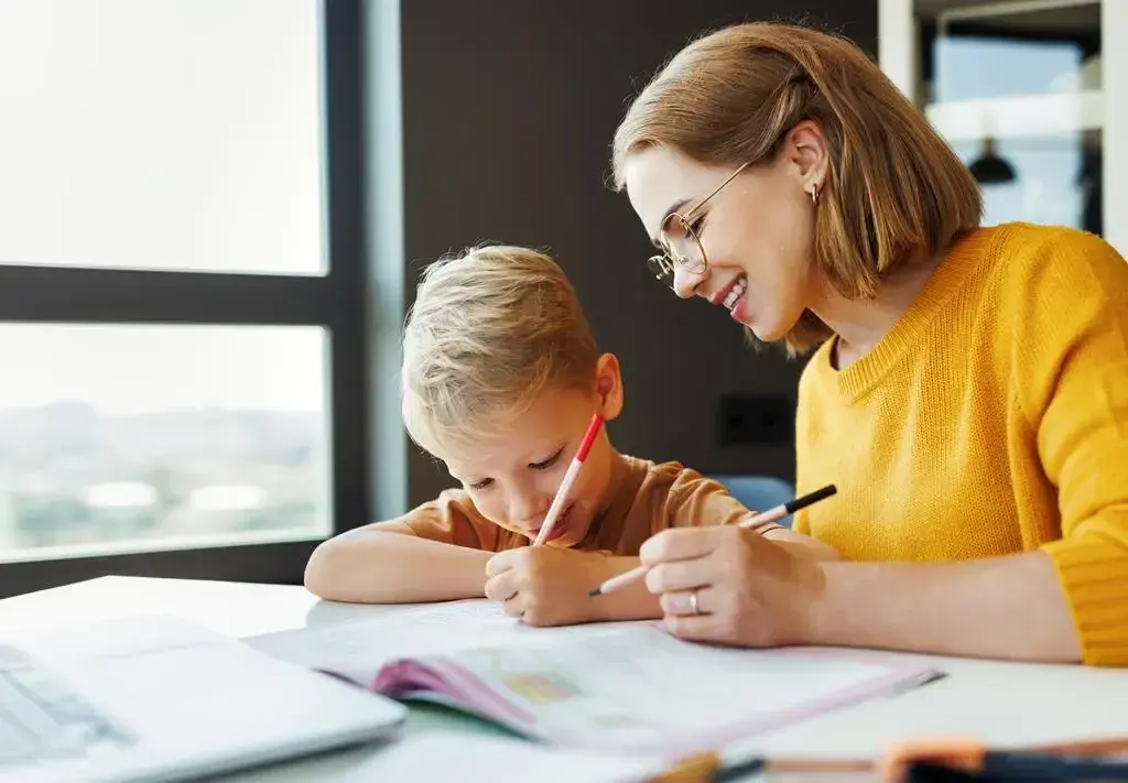Co to nauczanie domowe? Odkryj jego zalety i wyzwania w edukacji