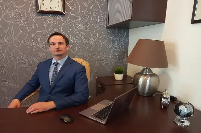 Czym się zajmuje adwokat? Kluczowe obowiązki i pomoc prawna