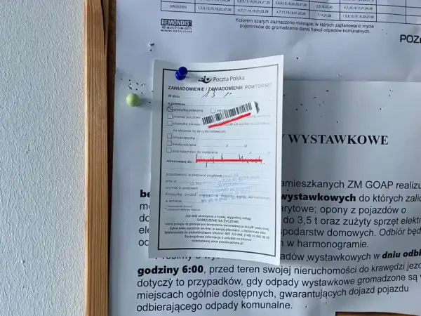 Zawiadomienie Poczty Polskiej z zaznaczoną sygnaturą i adresem odbiorcy.