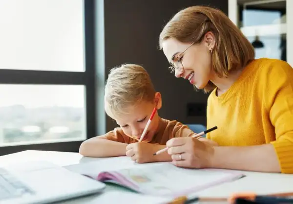 Co to nauczanie domowe? Odkryj jego zalety i wyzwania w edukacji