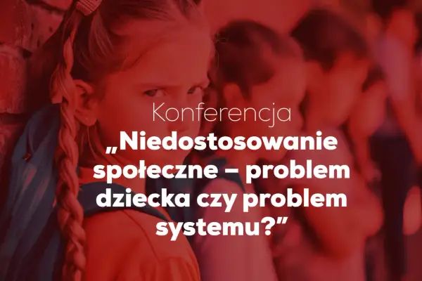 Konferencja o niedostosowaniu społecznym. Dziecko z boku, w tle inne dzieci.