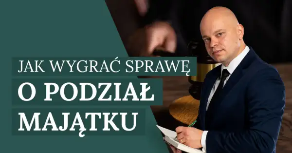 Prawnik w garniturze wyjaśnia, jak wygrać sprawę o podział majątku. W tle młotek sędziowski.