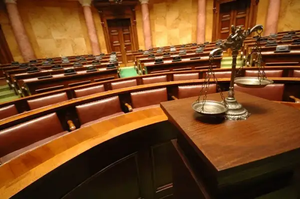 Wyłączenie jawności rozprawy – co to znaczy i jakie ma skutki?